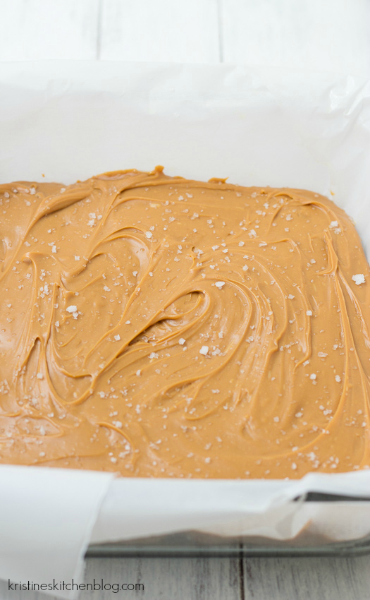 So easy Salted Caramel Mocha Fudge, made in the microwave in just minutes! #holiday | Kristine's Kitchen