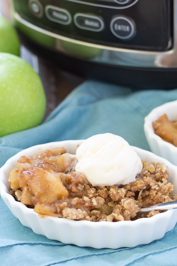 Easy Slow Cooker Apple Crisp, made completely in the crock pot! Juicy, spiced caramel apple filling plus lots of buttery crumble topping!