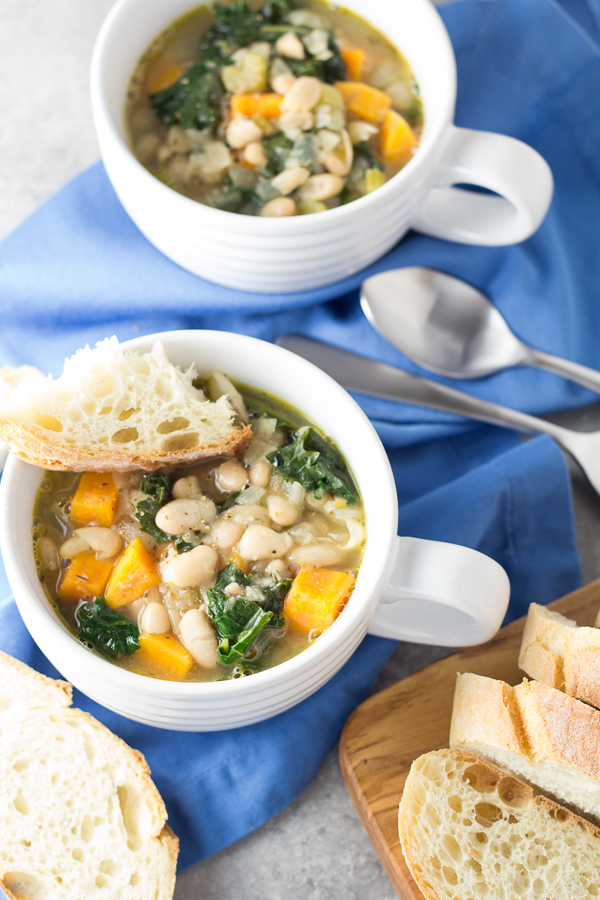 30 Minute Tuscan White Bean and Kale Soup