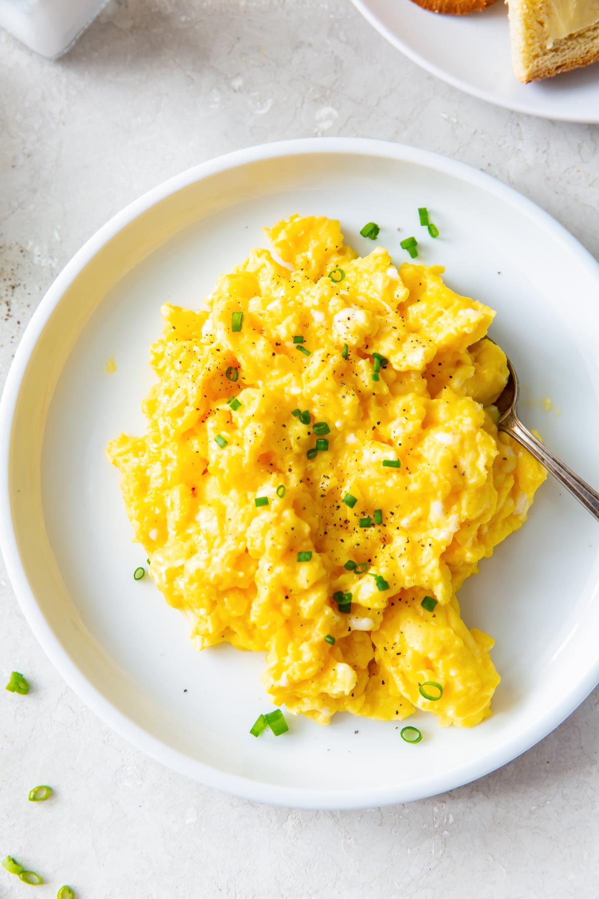 How to Make the Best Scrambled Eggs {So Easy!} - Kristine's Kitchen