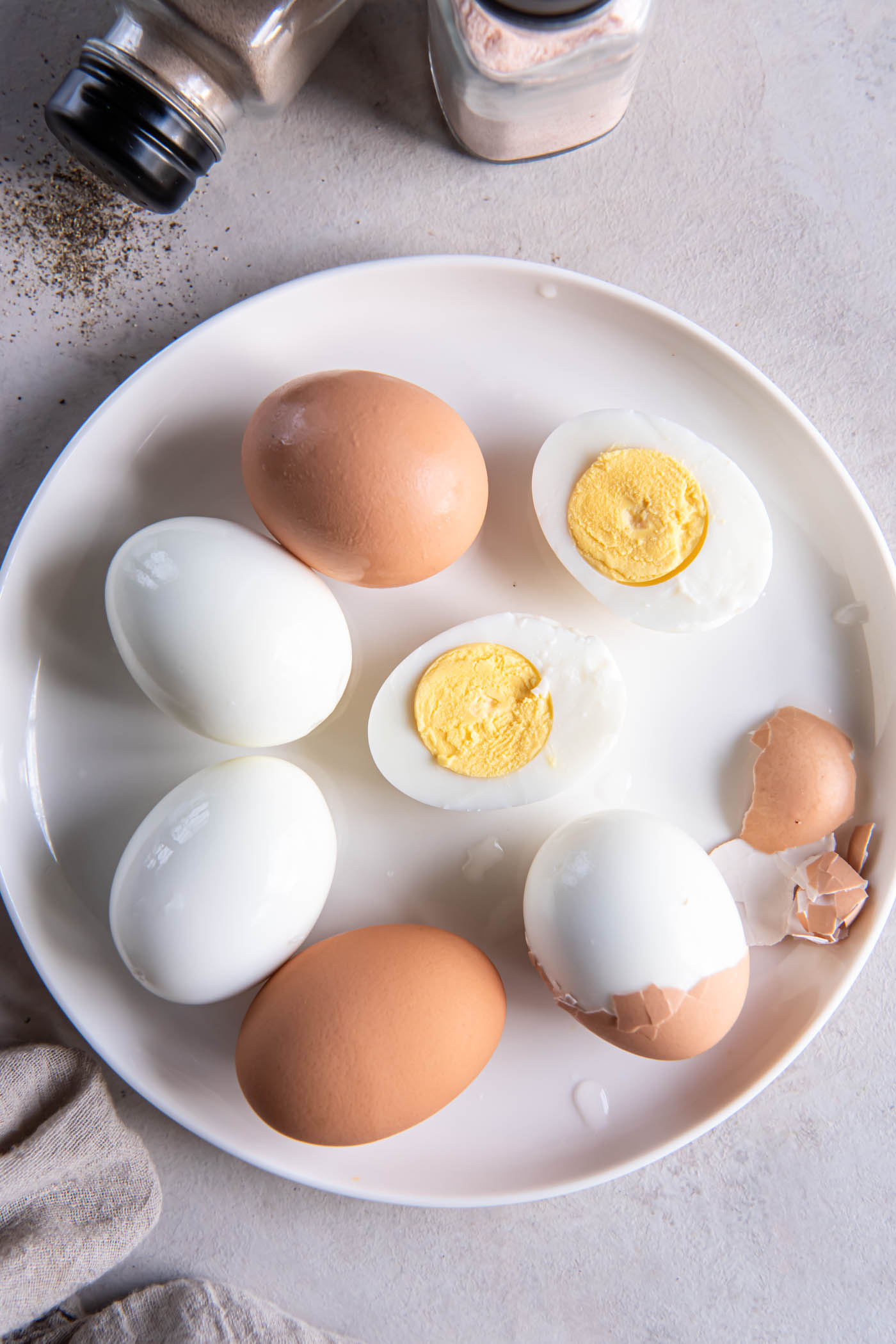 https://kristineskitchenblog.com/wp-content/uploads/2023/02/hard-boiled-eggs-15-2.jpg