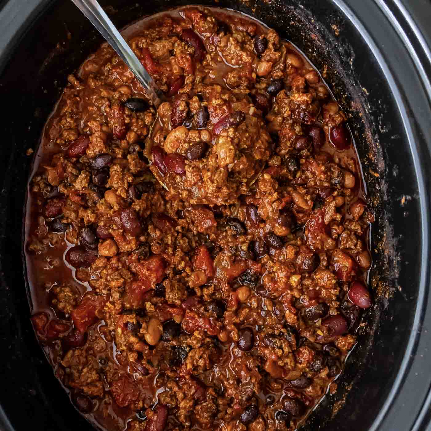 Best slow cooker chili with ground beef and beans in a crockpot
